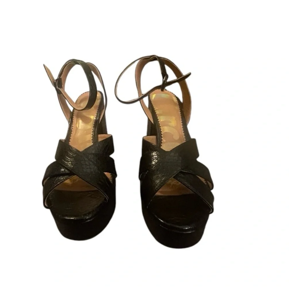 Black platform croc embossed platforms
